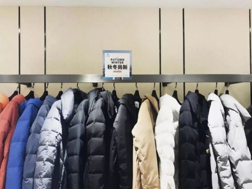 靠天吃飯？廣州服裝市場(chǎng)迎采購(gòu)狂潮，訂單激增30%，批發(fā)商排隊(duì)拿貨忙